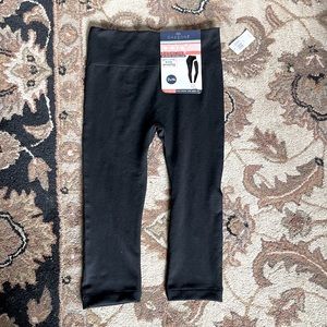 NWT One 5 One Cozy Leggings Size  L/XL Capri